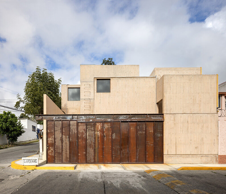 Casa Gardenias by Vrtical