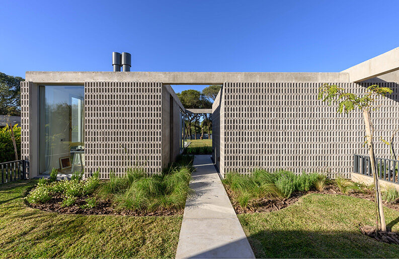 Casa Gavión by AR Arquitectos