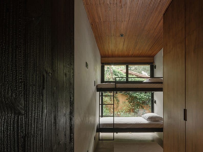 Casa Guapuruvus by Cornetta Arquitetura