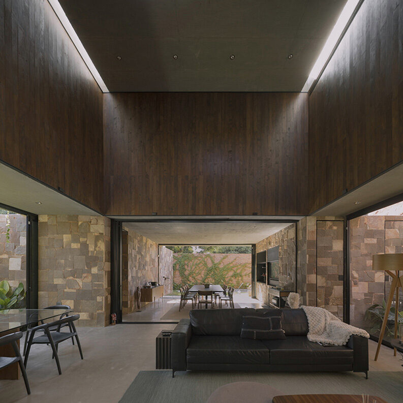 Casa Honor Vacui by Equipo de Arquitectura