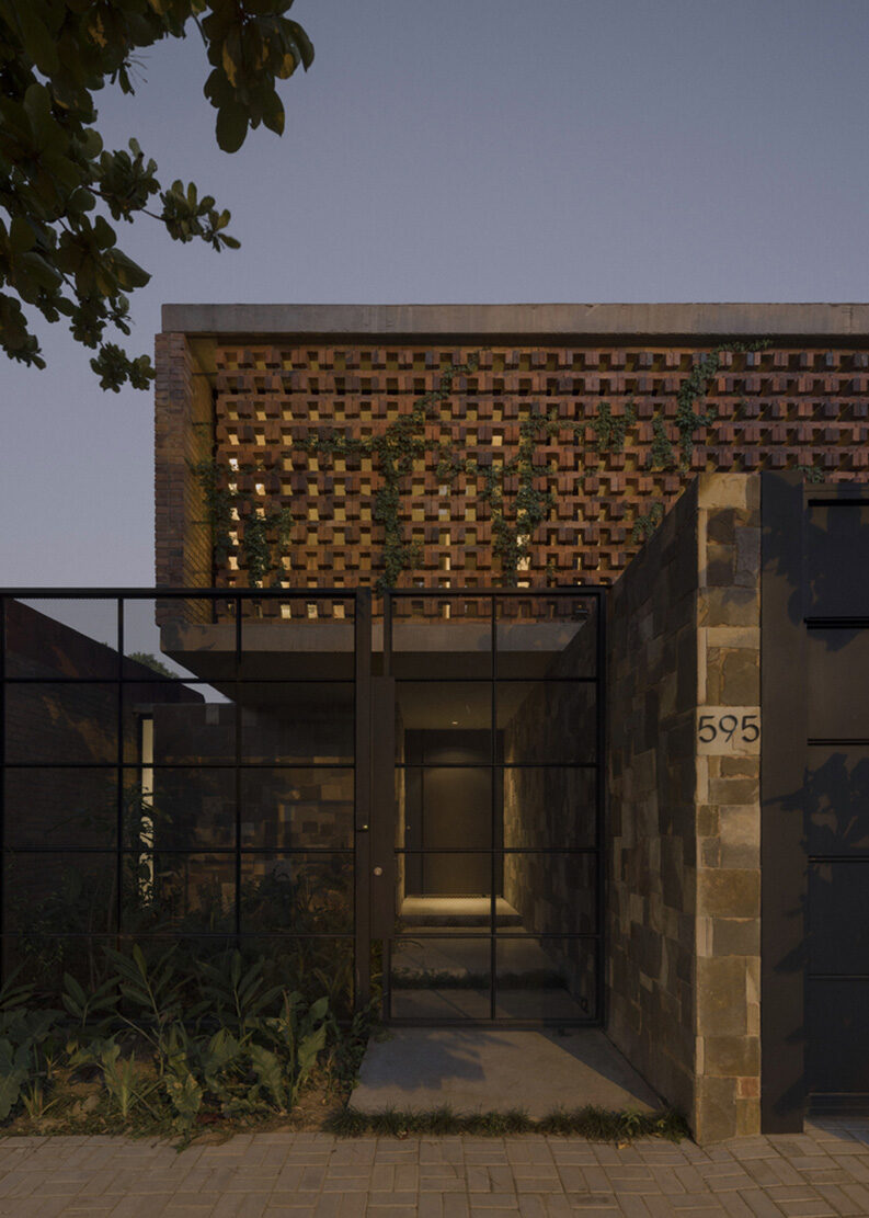Casa Honor Vacui by Equipo de Arquitectura