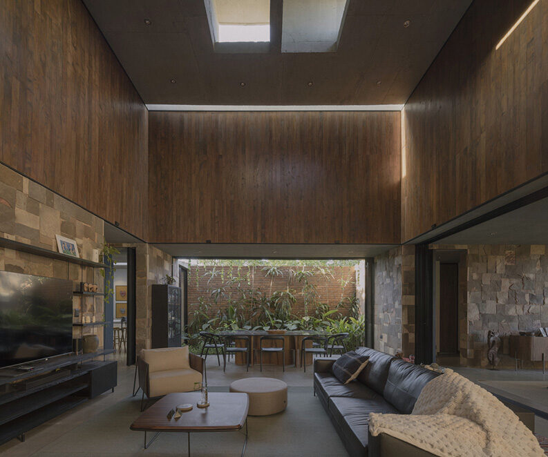 Casa Honor Vacui by Equipo de Arquitectura