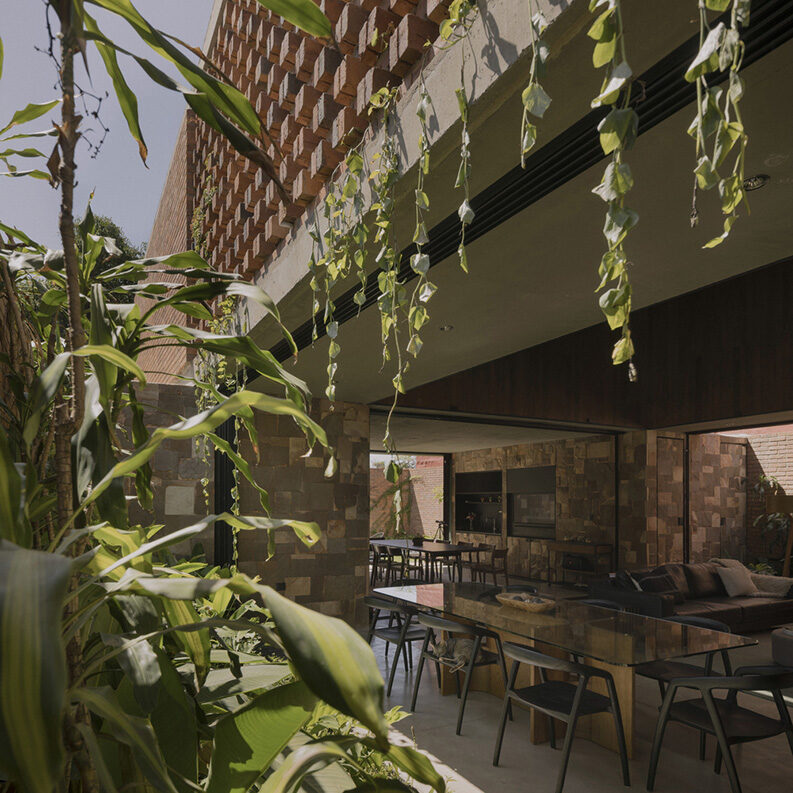 Casa Honor Vacui by Equipo de Arquitectura