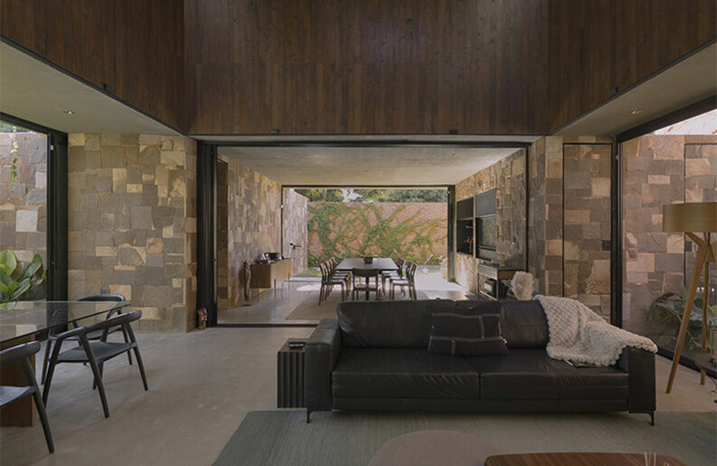 Casa Honor Vacui by Equipo de Arquitectura
