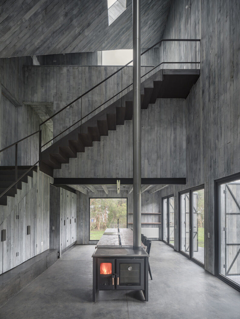 Casa Humo by Iván Bravo Arquitectos