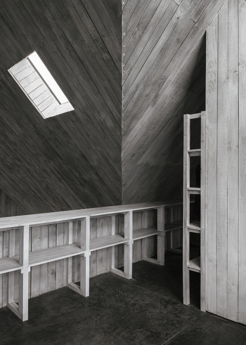 Casa Humo by Iván Bravo Arquitectos
