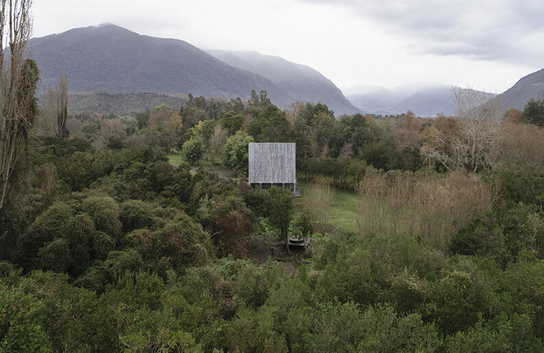Casa Humo by Iván Bravo Arquitectos