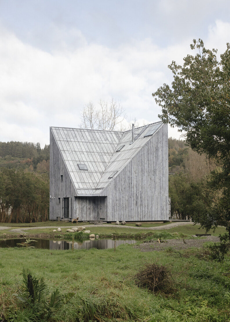 Casa Humo by Iván Bravo Arquitectos