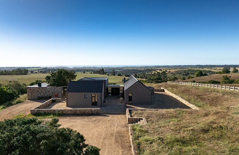 Casa Illapangui by Vergara Arquitectos