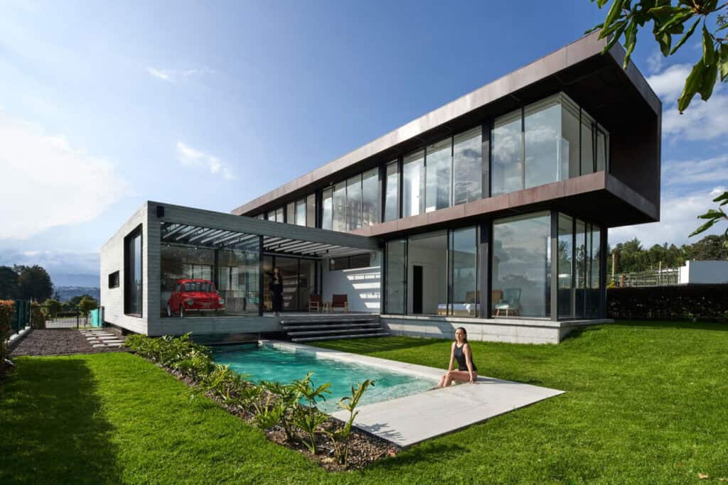 Casa Interlace. Volúmenes entrelazados que generan un recorrido único