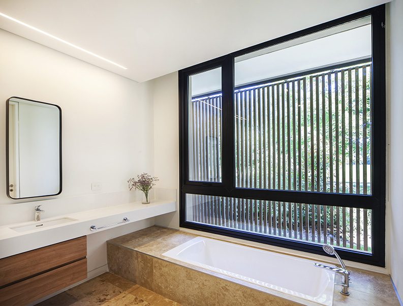 Casa Justa by Leone Loray
