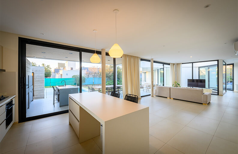 Casa LC by MZ Arquitectos