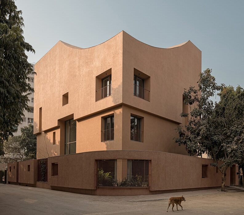 Casa LJ by IKSOI, Studio Saransh
