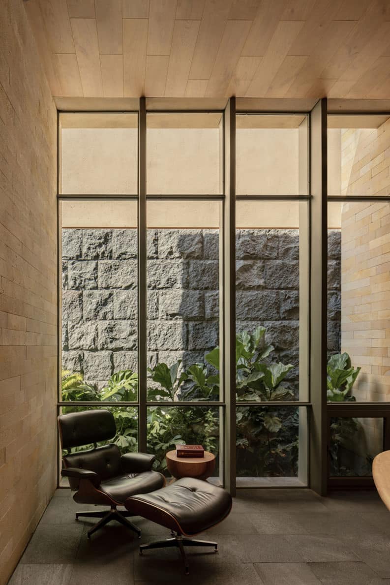 Casa La Loma by Tres Puntos Arquitectura 