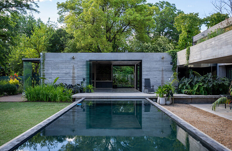 Casa Leloir by Besonias Almeida Arquitectos