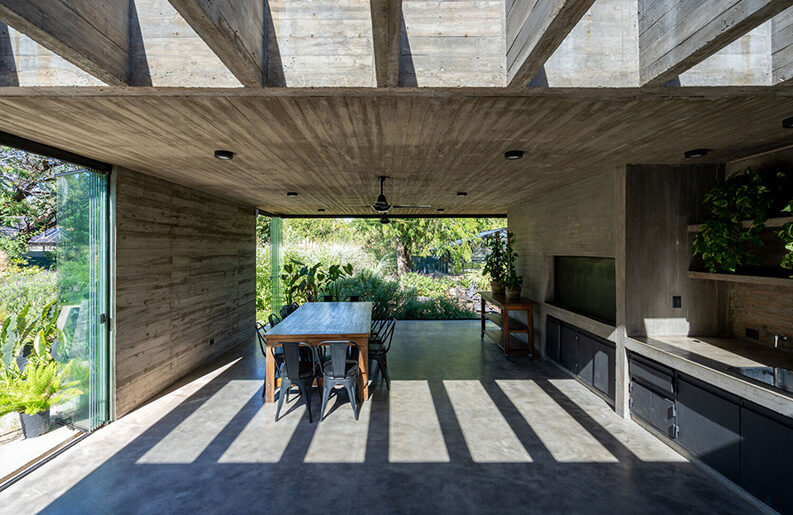 Casa Leloir by Besonias Almeida Arquitectos