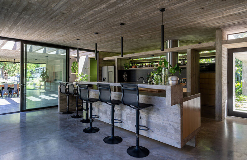 Casa Leloir by Besonias Almeida Arquitectos