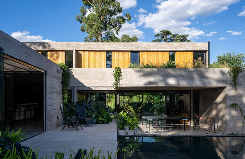 Casa Leloir by Besonias Almeida Arquitectos