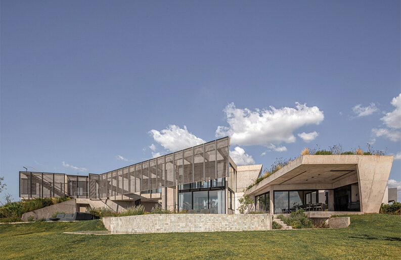 Casa Lomadas by Grizzo Studio