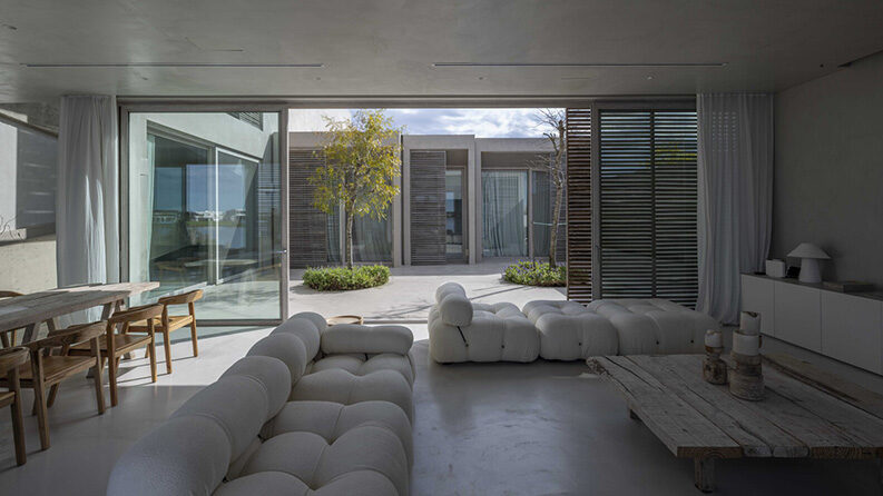 Casa Marinas by Pirca Arquitectura