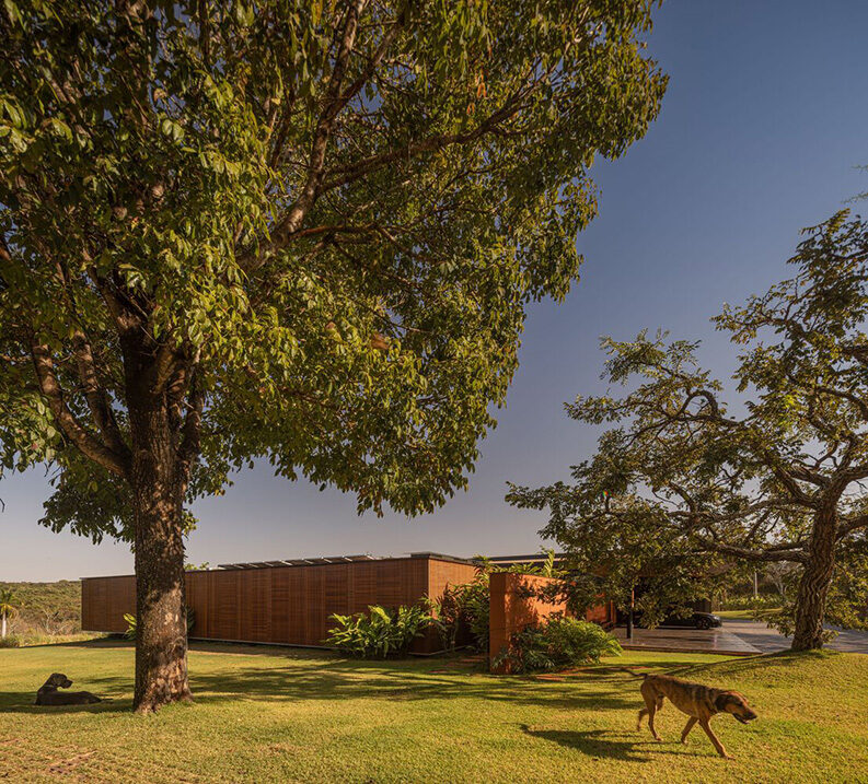 Casa Muxarabi by mf+arquitetos