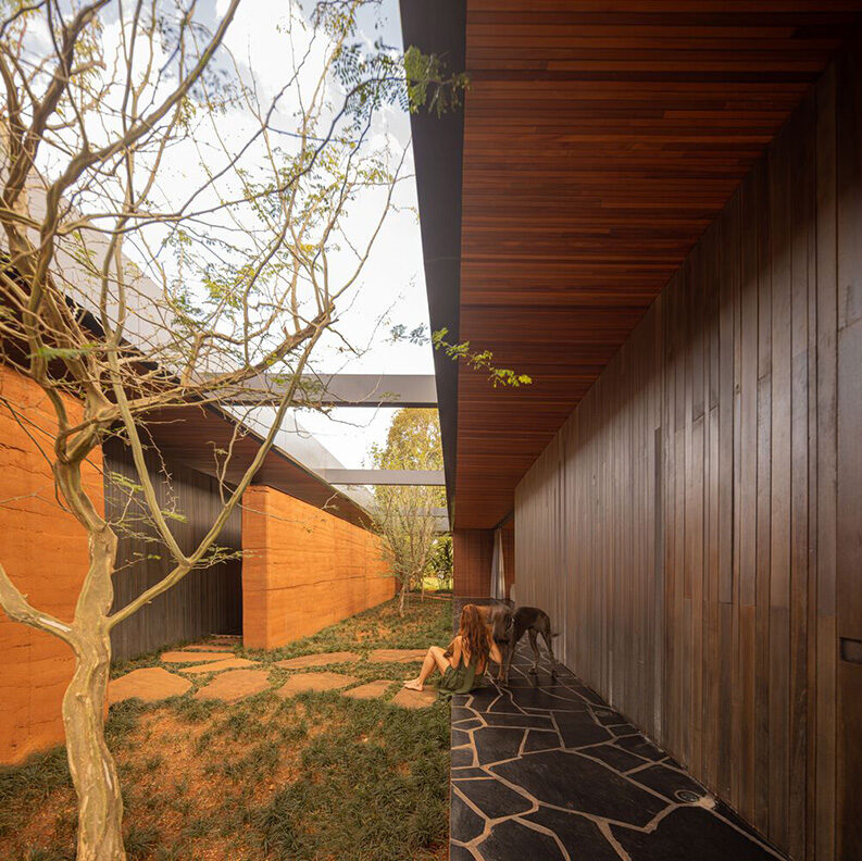 Casa Muxarabi by mf+arquitetos