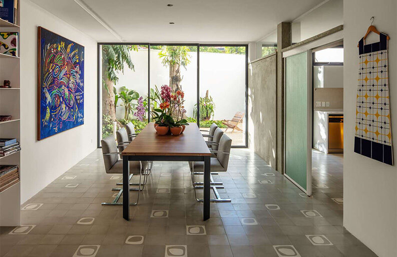 Casa Muxarabi by Ana Sawaia Arquitetura
