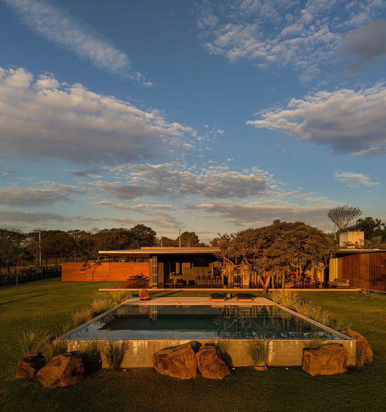 Casa Muxarabi by mf+arquitetos