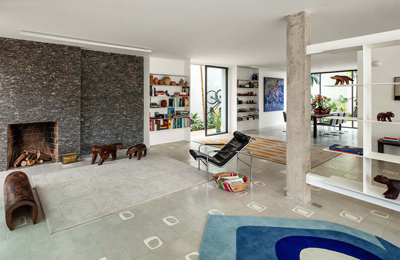 Casa Muxarabi by Ana Sawaia Arquitetura