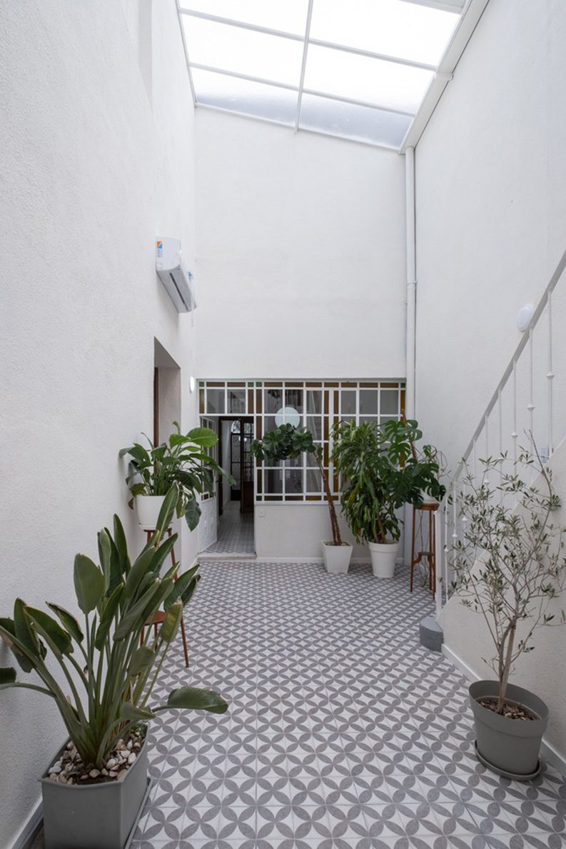 Casa Patio by Herrera Ungaro Arquitectos