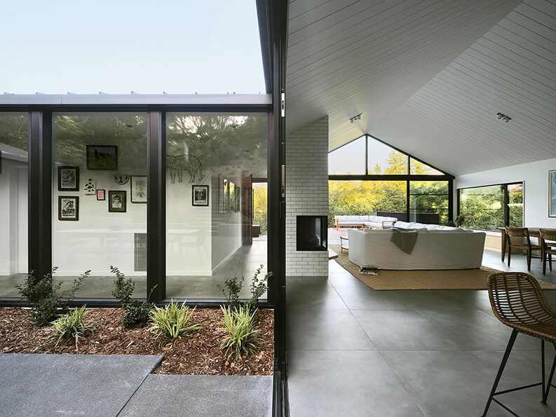 Casa Patio by Hennessey Architecture