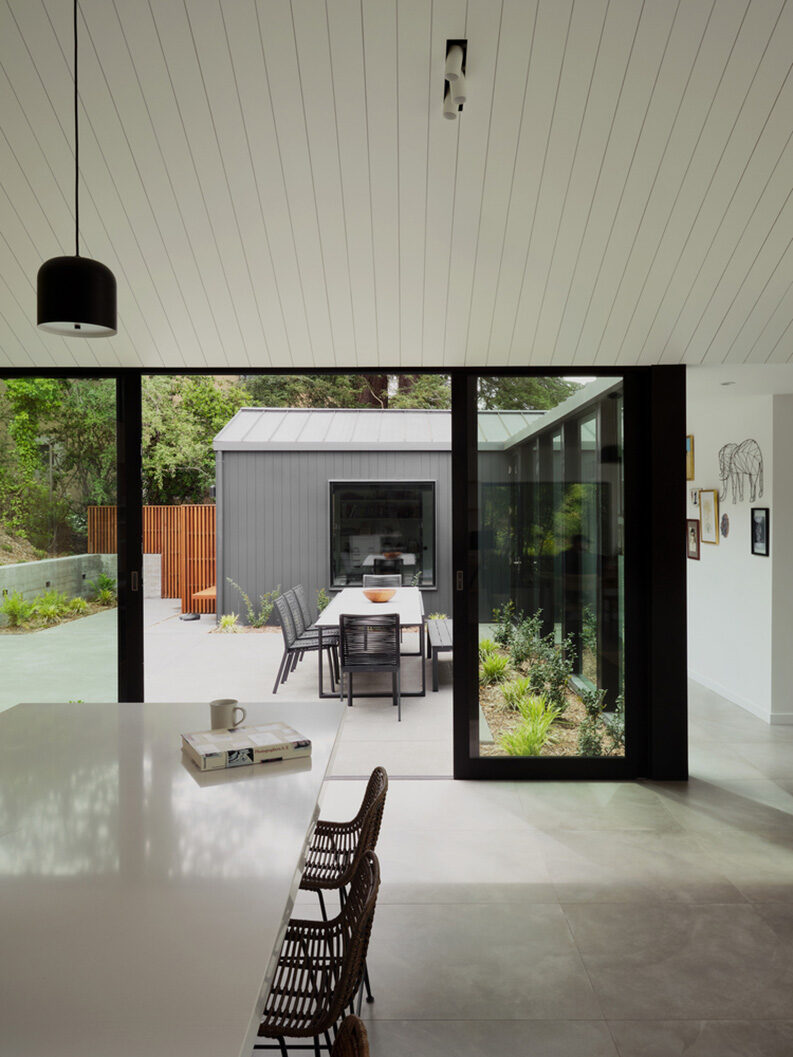 Casa Patio by Hennessey Architecture