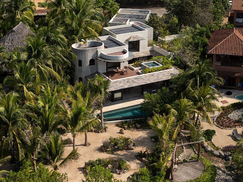 Casa Pura Vida by Zozaya Arquitectos