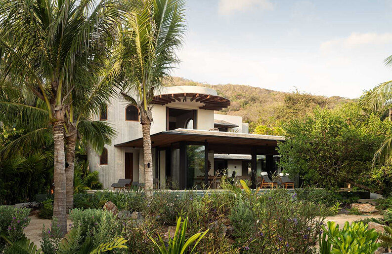 Casa Pura Vida by Zozaya Arquitectos