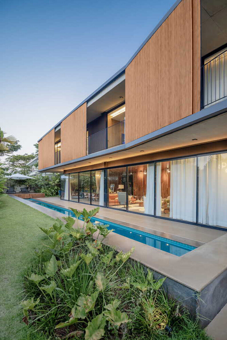 Casa Q by Biselli Katchborian Arquitetos Associados
