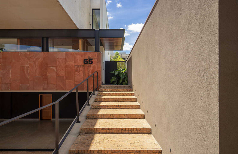 Casa Q by Biselli Katchborian Arquitetos Associados