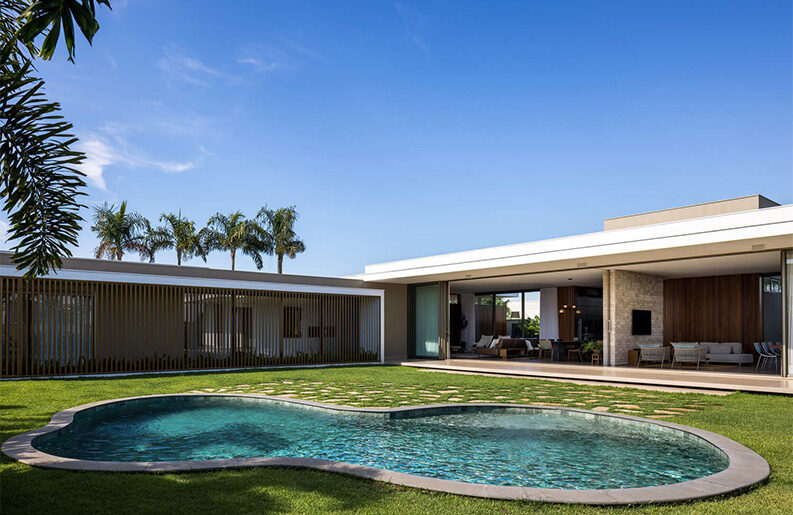 Casa Refugio by Elisa Porto Arquitetura