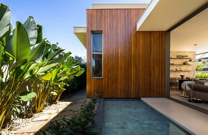 Casa Refugio by Elisa Porto Arquitetura