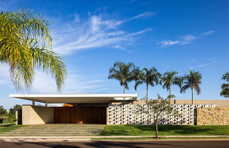 Casa Refugio by Elisa Porto Arquitetura