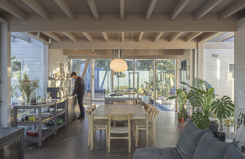 Casa SI by Iragüen Viñuela Arquitectos