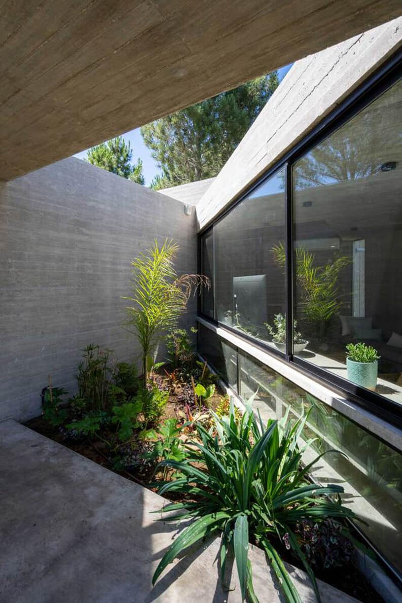 Casa Senderos by Besonias Almeida Arquitectos