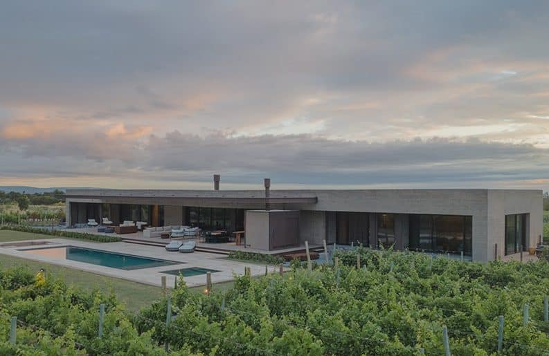 Casa Strazik by González Olsina & Vega Arquitectos
