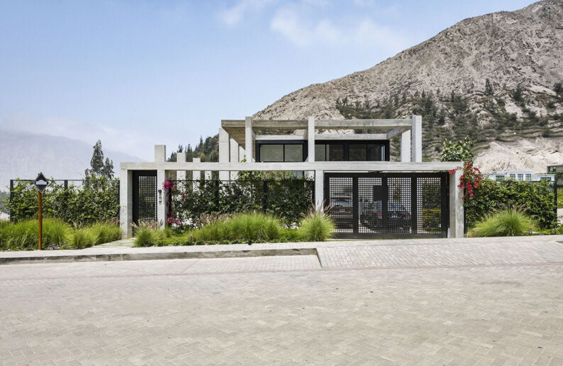 Casa Tejona by Martín Dulanto Arquitecto