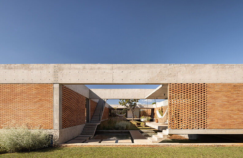 Casa Tupin by BLOCO Arquitetos