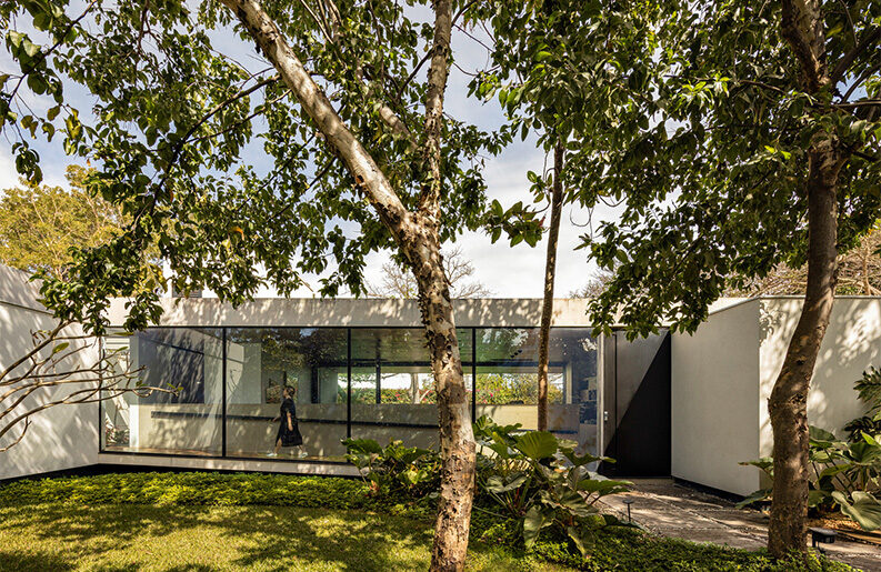 Casa Varanda by Esquadra Arquitetos