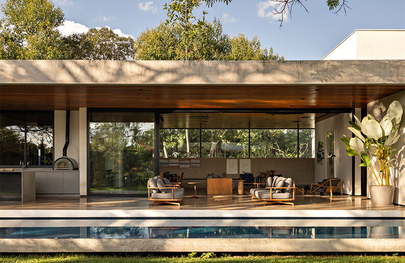 Casa Varanda by Esquadra Arquitetos