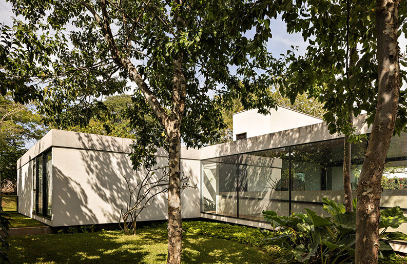 Casa Varanda by Esquadra Arquitetos