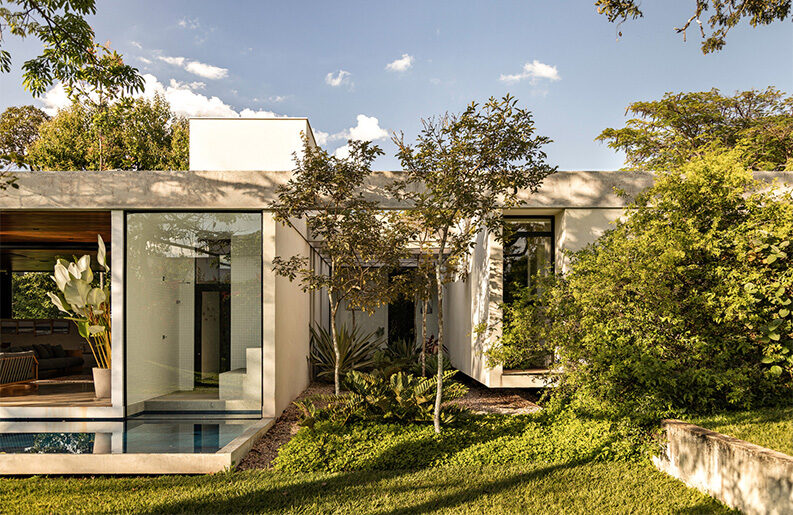 Casa Varanda by Esquadra Arquitetos