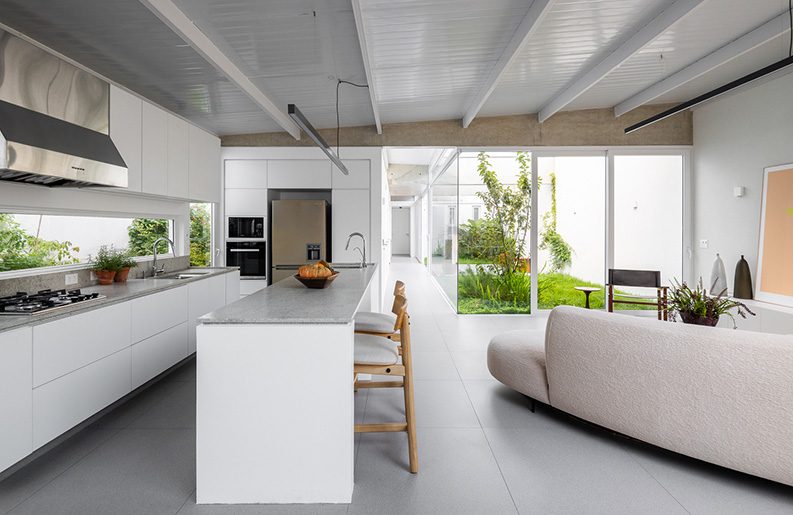 Casa Yano by Peninsula Arquitetura, Sanpo Arquitetura