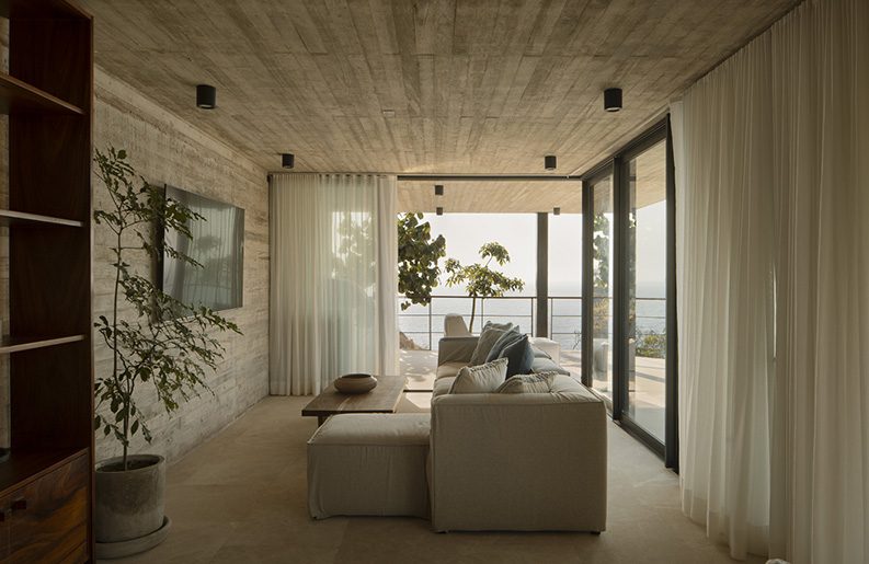 Casa Yuri by Zozaya Arquitectos